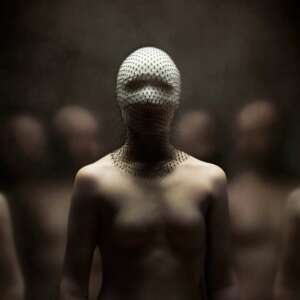 [SOLITUDE IN MULTITUDE] detail